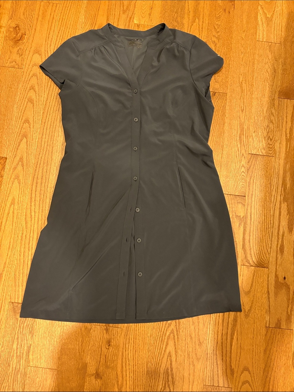 Columbia Women's Short-Sleeve Button-Front Dress in Charcoal